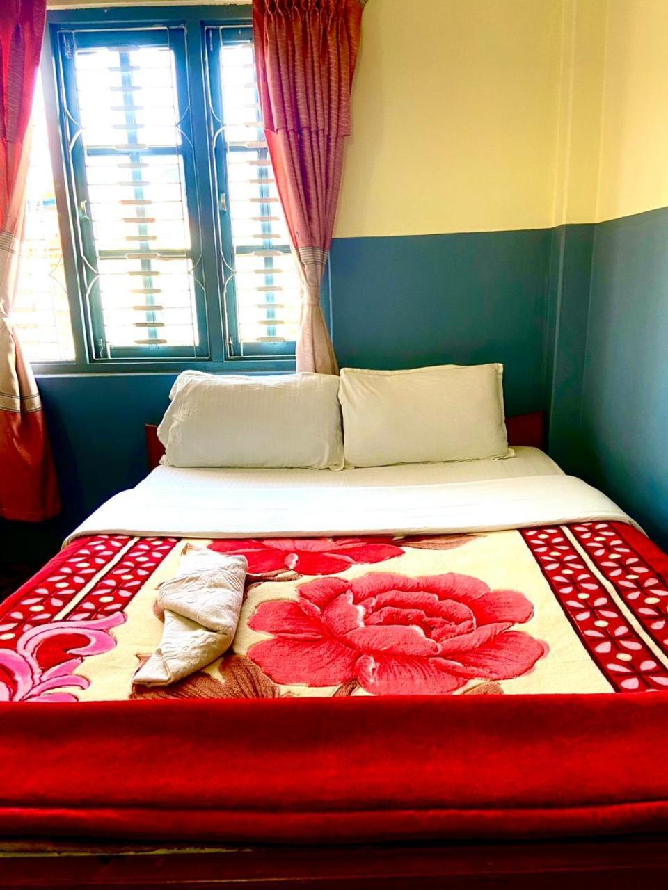 Hotel Piya Pvt Ltd ポカラ エクステリア 写真
