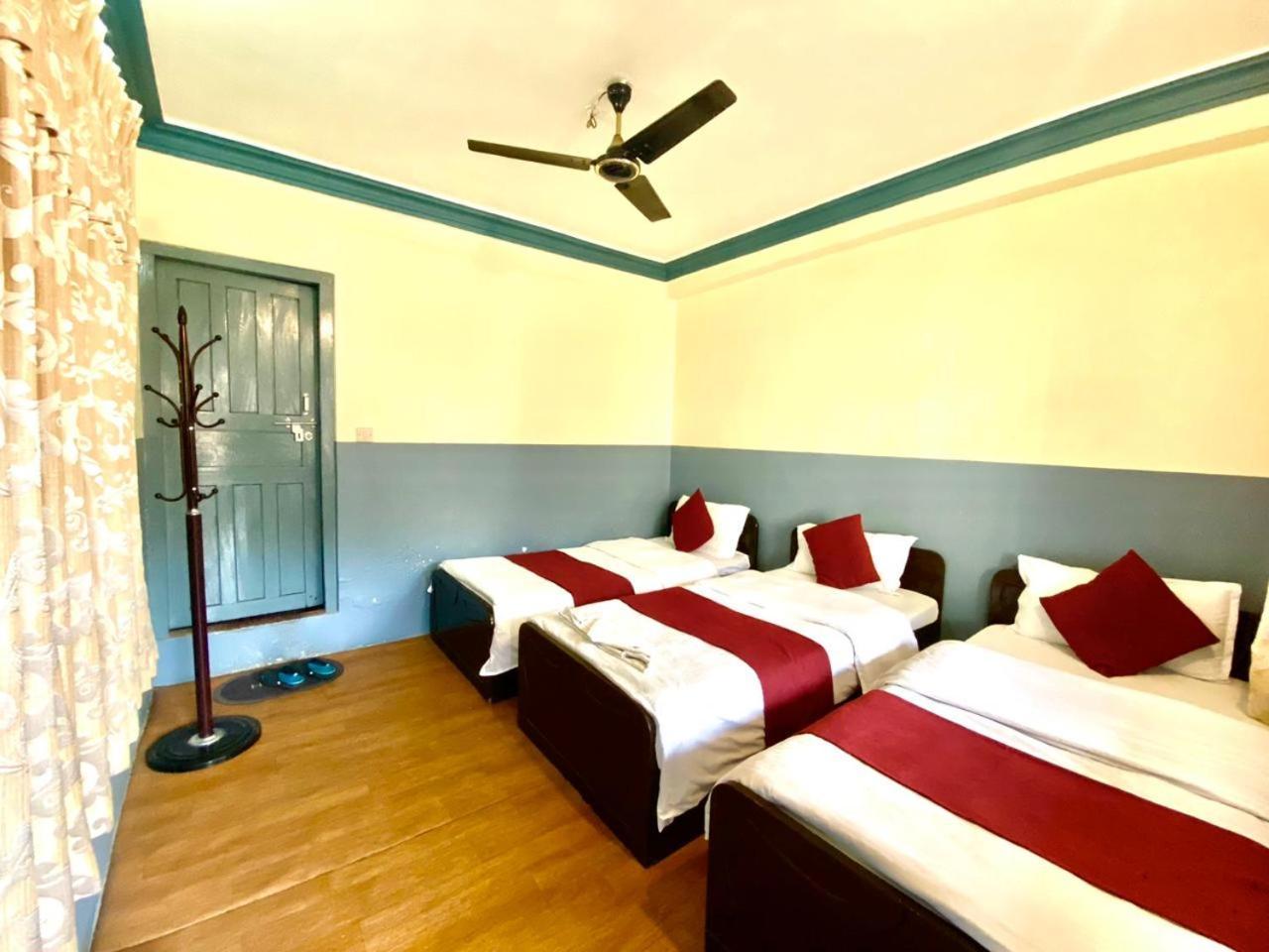 Hotel Piya Pvt Ltd ポカラ エクステリア 写真