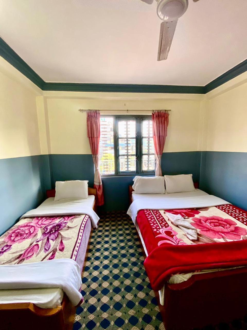 Hotel Piya Pvt Ltd ポカラ エクステリア 写真