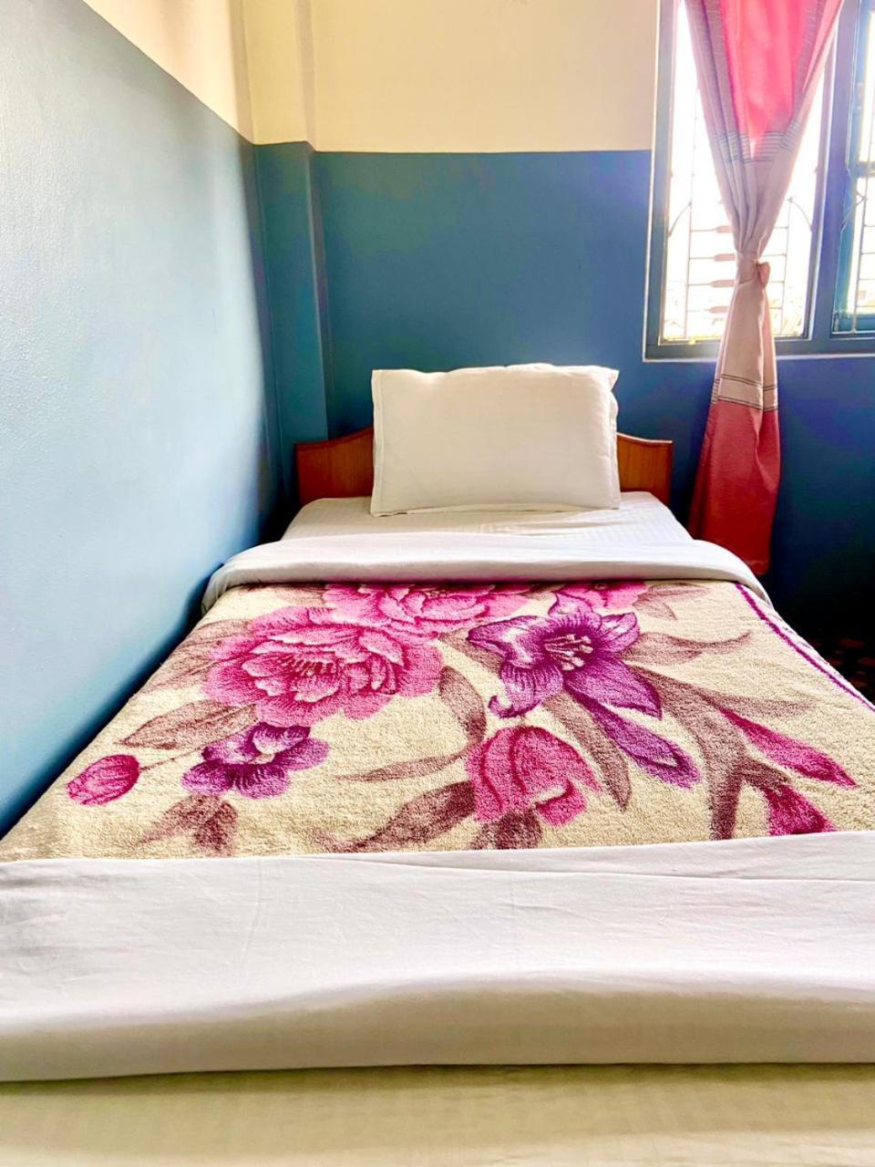 Hotel Piya Pvt Ltd ポカラ エクステリア 写真