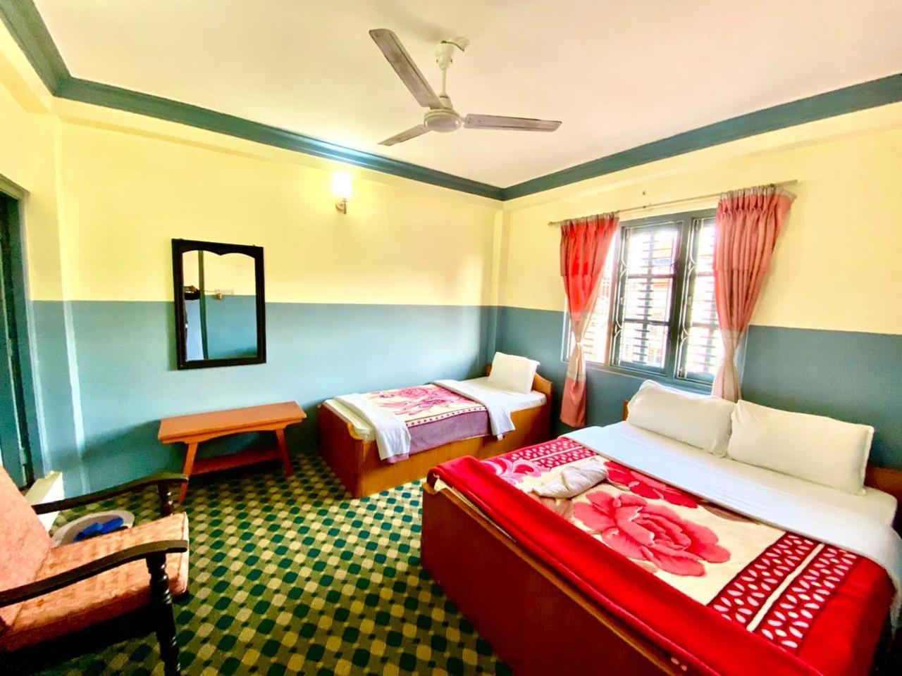 Hotel Piya Pvt Ltd ポカラ エクステリア 写真